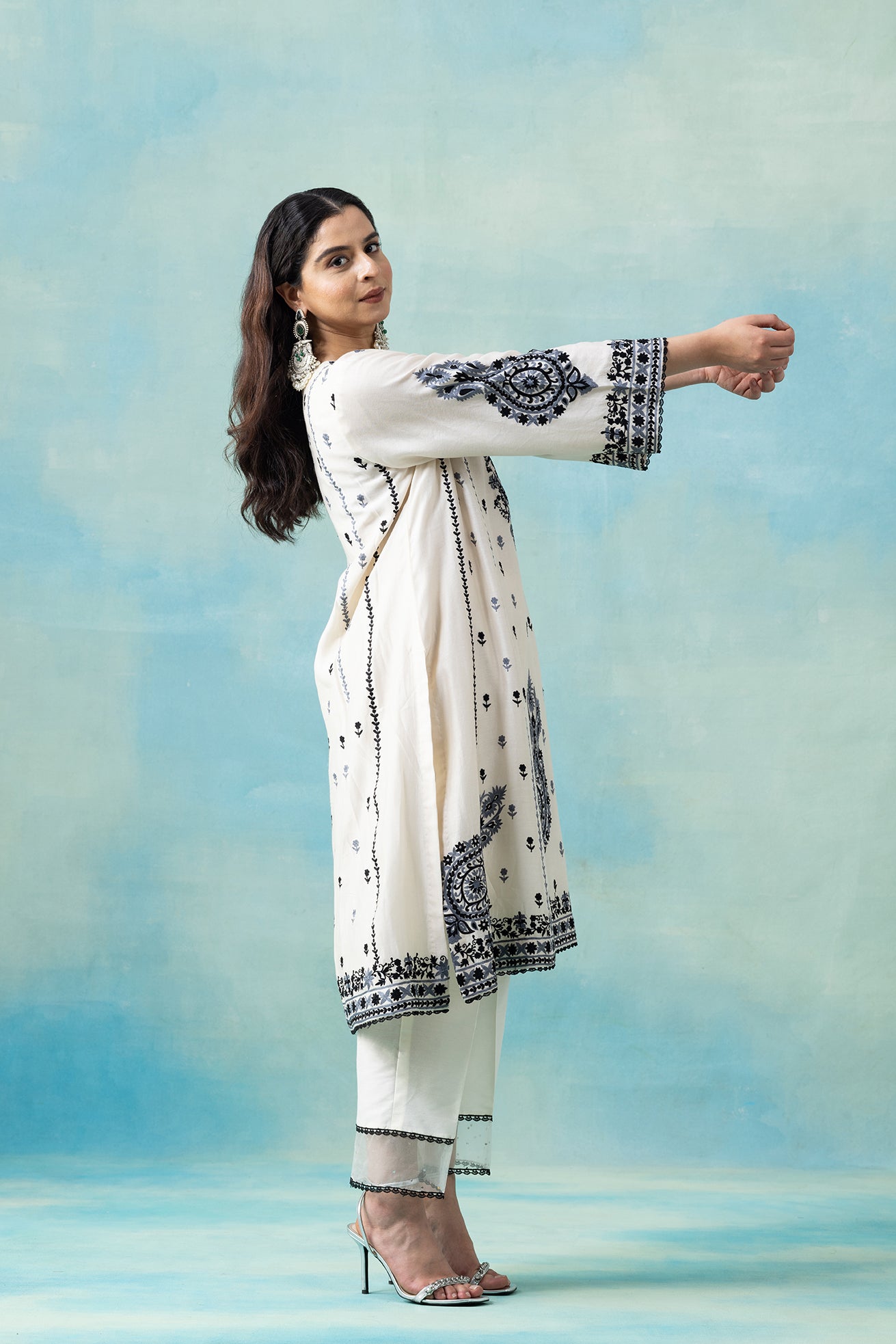 White Maheshwari Kurta Set with Navy Embroidery
