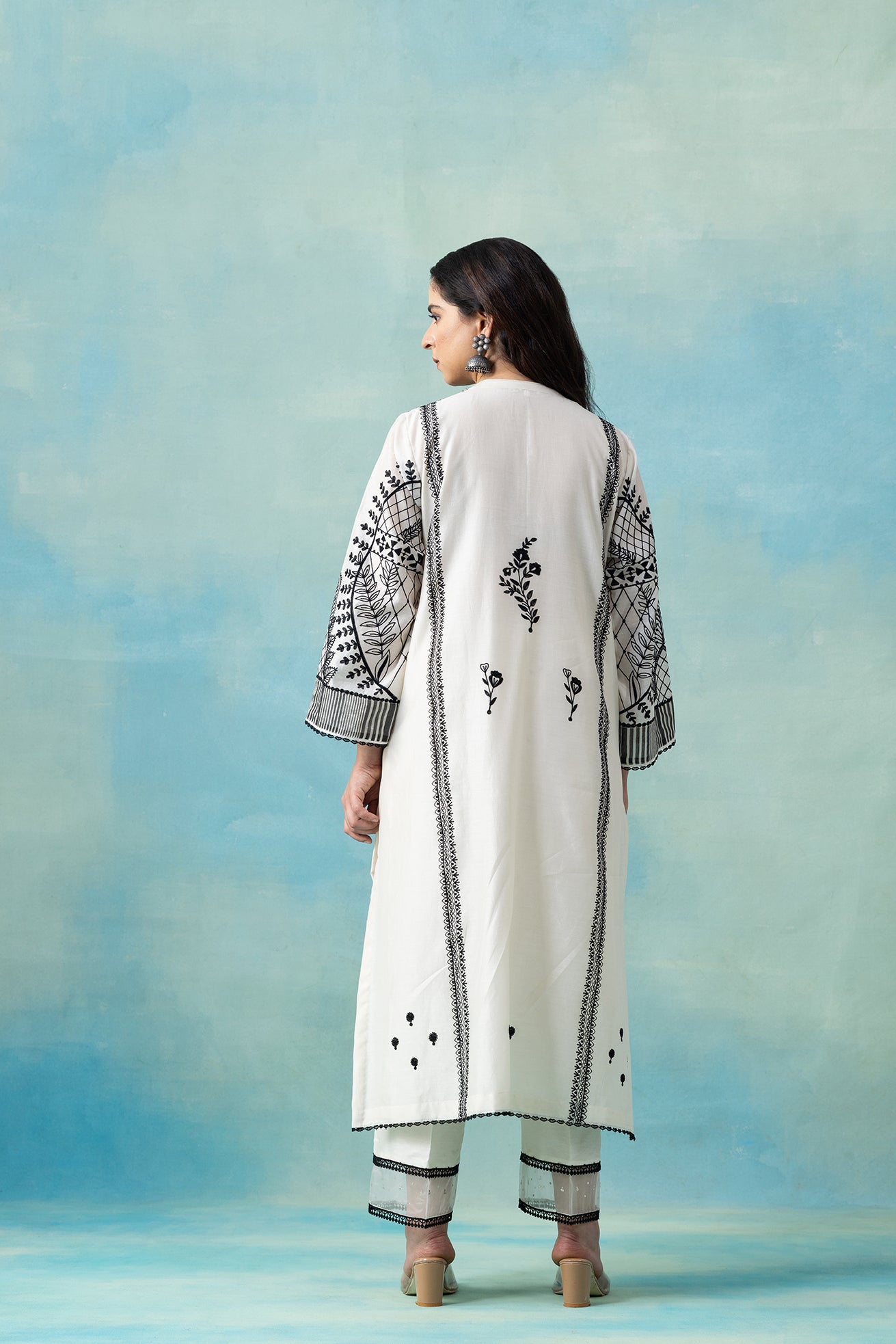 White Maheshwari Kurta Set with Black Thread Embroidery