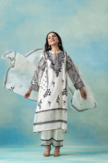 White Maheshwari Kurta Set with Black Thread Embroidery