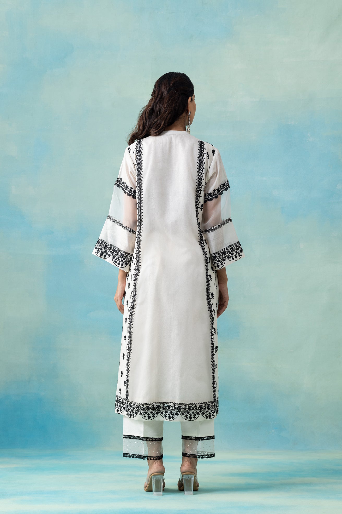 White Maheshwari Kurta Set with Black Sequin & Pita Work