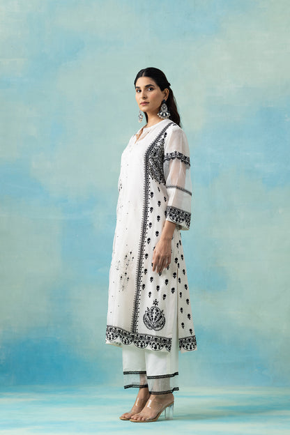 White Maheshwari Kurta Set with Black Sequin & Pita Work