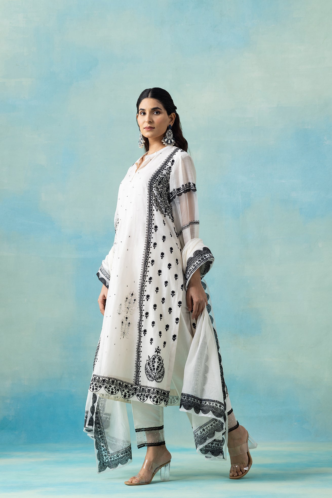 White Maheshwari Kurta Set with Black Sequin & Pita Work
