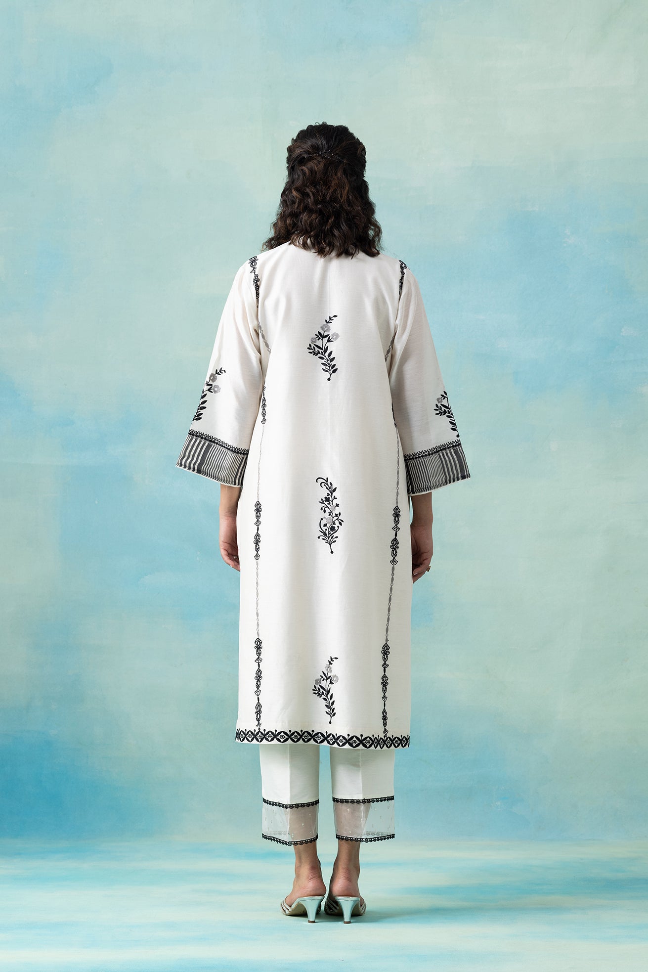 White Maheshwari Kurta Set with Striped Neck Detail