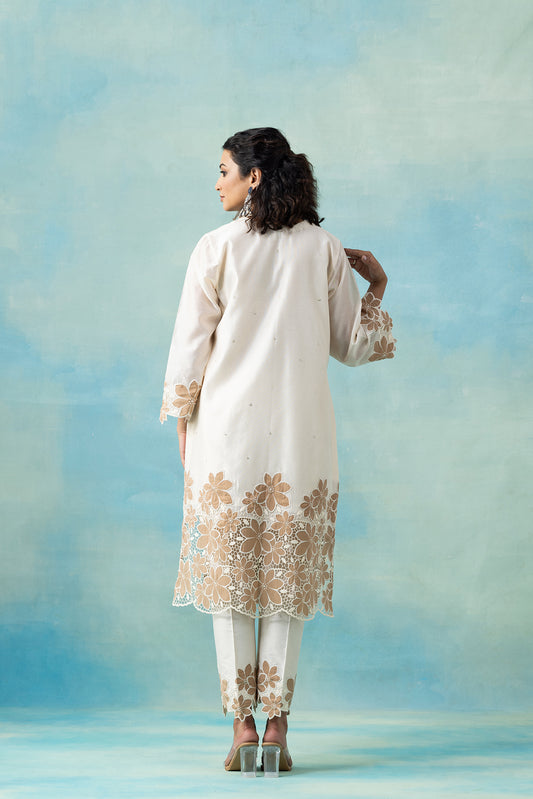 White & Beige Maheshwari Kurta Set with Floral Cutwork