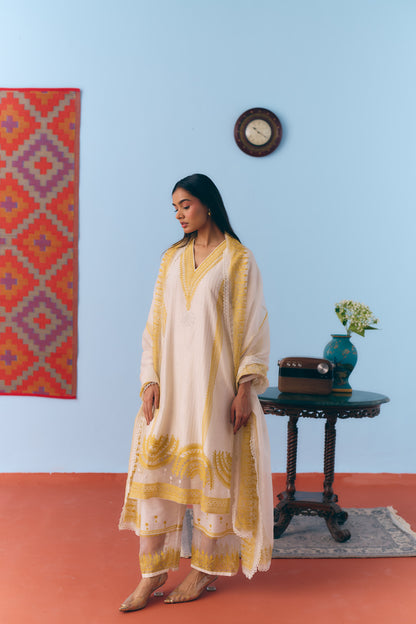 White & Lime Silk Chanderi Kurta Set with Thread Embroidery