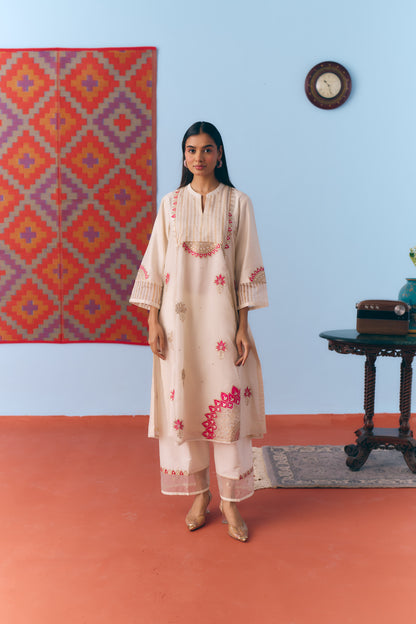 White Silk Chanderi Kurta Set with Pink Appliqué & Gota Embroidery