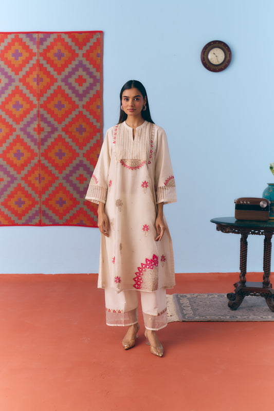 White Silk Chanderi Kurta Set with Pink Appliqué & Gota Embroidery