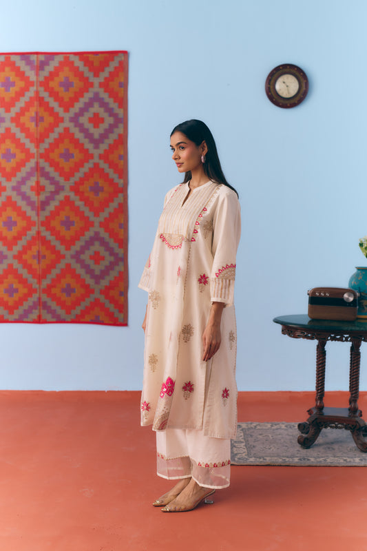 White Silk Chanderi Kurta Set with Pink Appliqué & Gota Embroidery