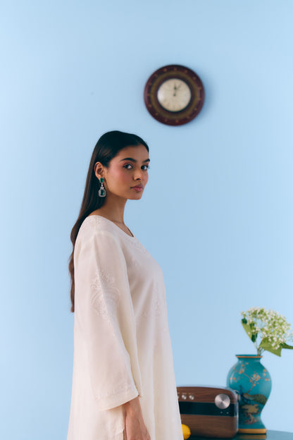 White Silk Organza Kurta Set with Thread Embroidery