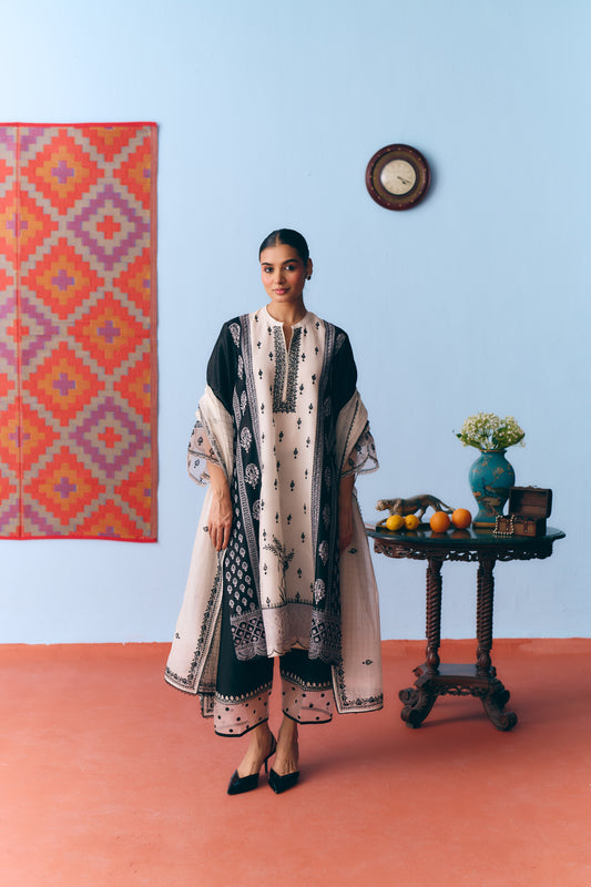 Black & White Silk Chanderi Kurta Set with Thread & Pita Embroidery