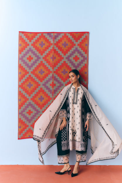 Black & White Silk Chanderi Kurta Set with Thread & Pita Embroidery